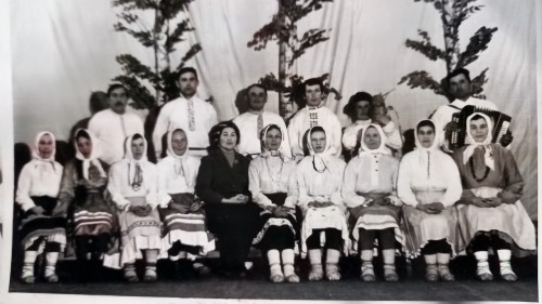 1986-GOD.-FOLKLORNYI-ANSAMBL-D.-BOLSOE-AKKOZINO.-RUKOVODITEL-IVANOVA-Z.-I.-2.jpg