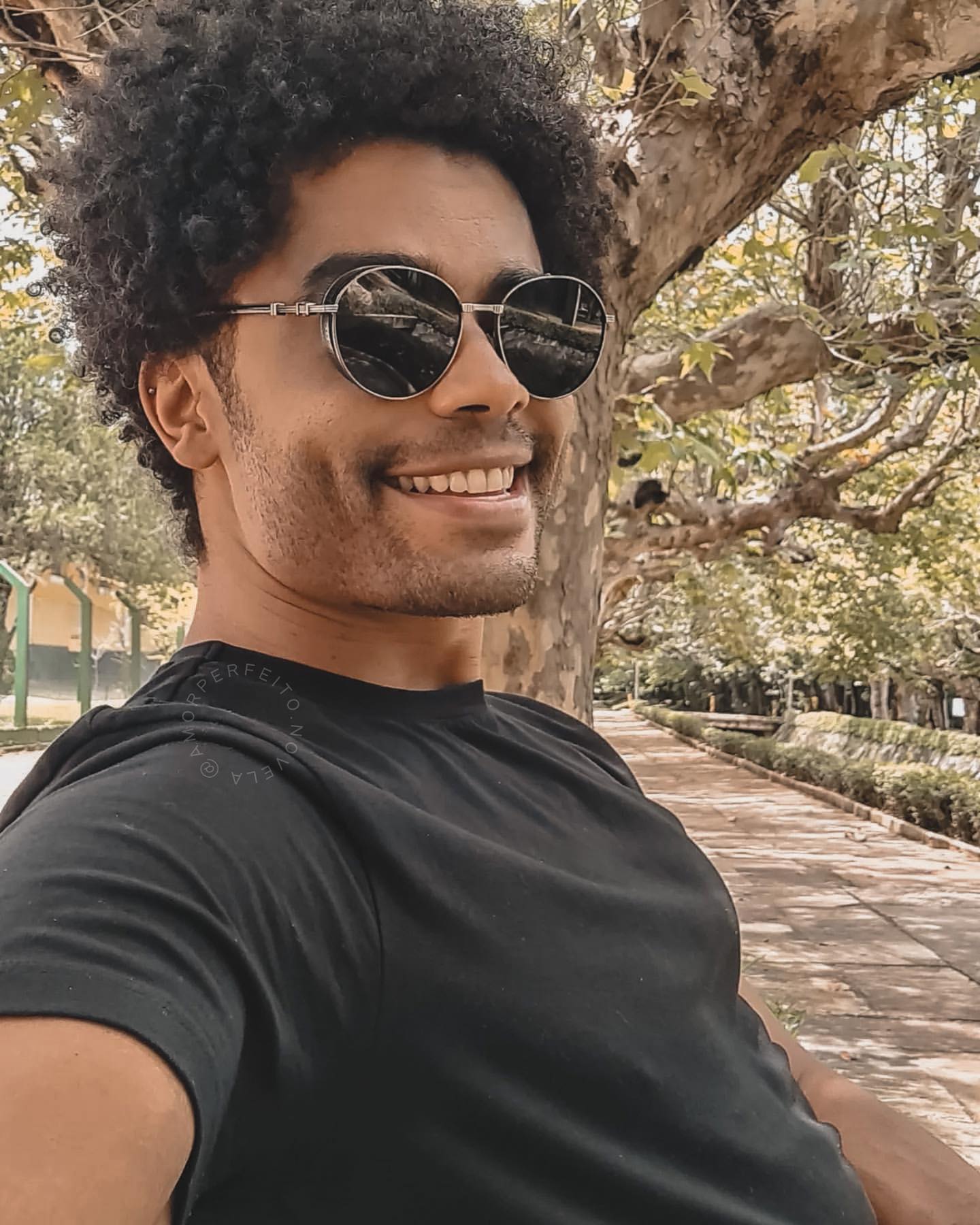 https://d.radikal.host/2023/03/09/Photo-shared-by-Amor-Perfeito-Novela-on-February-03-2023-tagging-diogo.allmeida.-May-be-an-image-of-1-person-sunglasses-tree-and-outdoors..jpg