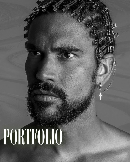 Photo by REVISTA PORTFOLIO BRAZIL on March 19, 2023. May be a closeup of 1 person, beard and text th